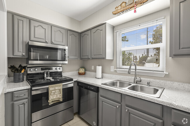 kitchen - Somerset Oceanside Apartments