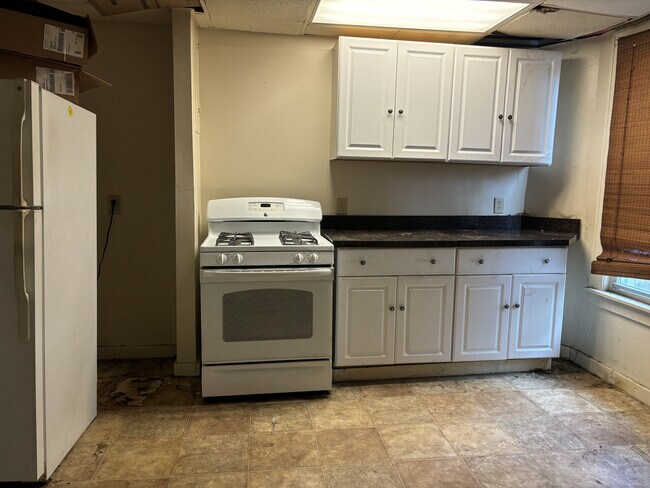 Building Photo - 16 Evelyn St