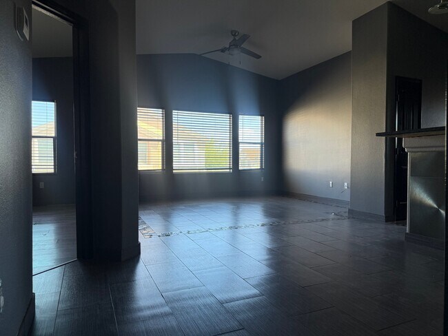 Foto del edificio - 9339 Square Dance Pl