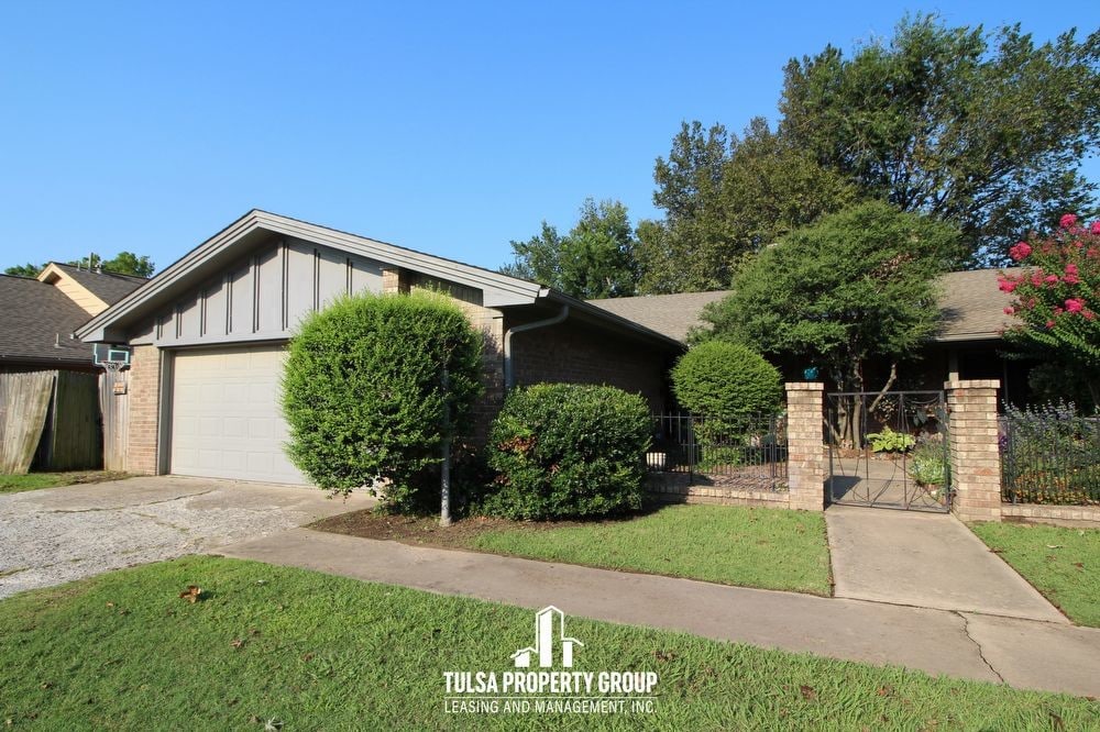 5606 S Harvard Ct Unit B Tulsa OK 74135 House Rental in Tulsa, OK