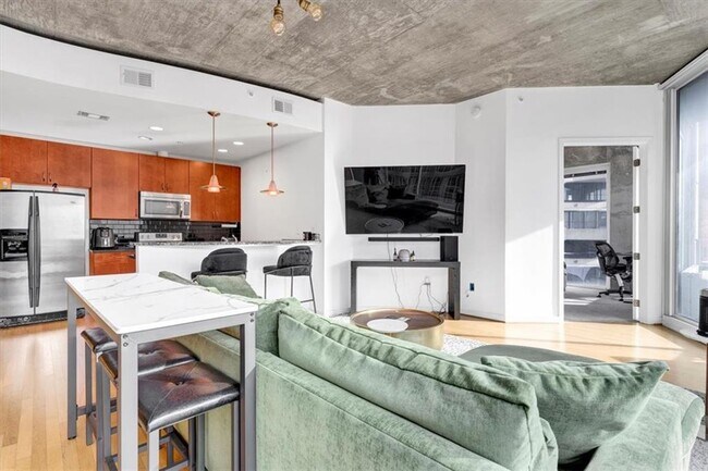 Building Photo - 400 W Peachtree St NW