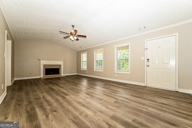 Foto del edificio - 452 Grove Hill Dr
