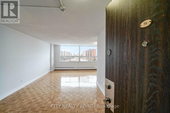 Photo du bâtiment - 6200 Bathurst St