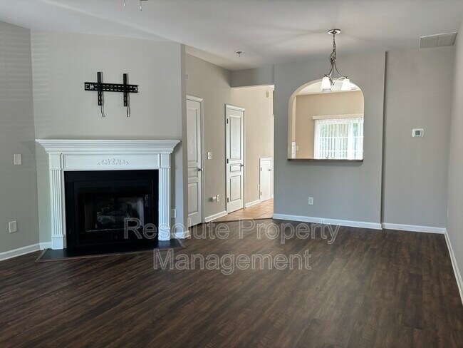 Building Photo - 1005 Hamlet Park Dr