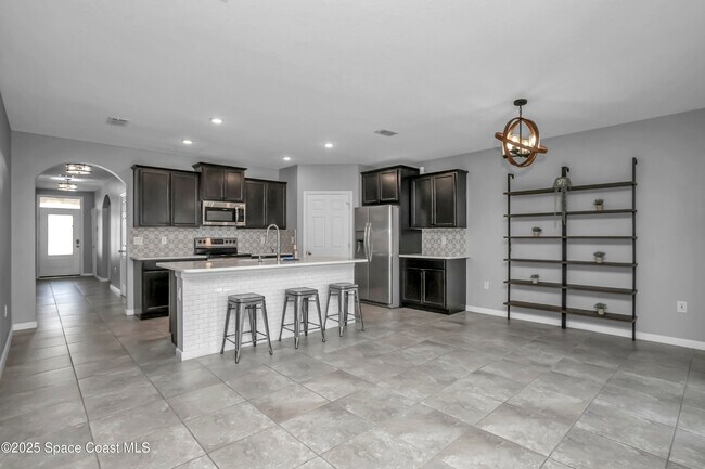 Building Photo - 975 Newton Cir