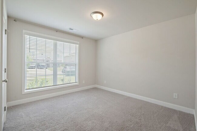 Building Photo - 236 Cherry Laurel Dr
