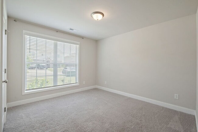 Foto del edificio - 236 Cherry Laurel Dr