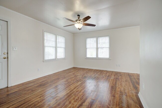 Foto del edificio - 401 S Berry Rd