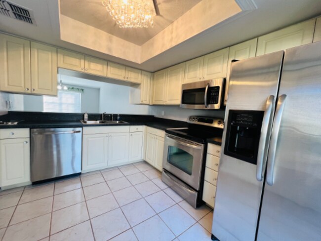 Building Photo - 1327 McMullen Booth Rd
