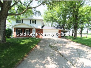 Building Photo - 4232-4254 N 100 W