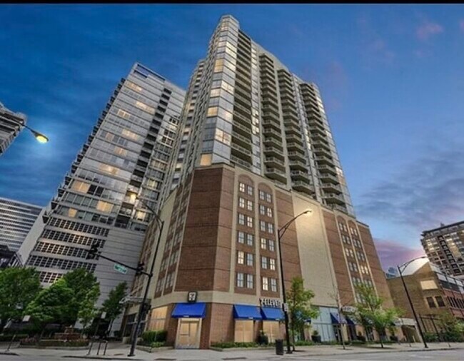 Building Photo - 729 N Kingsbury St