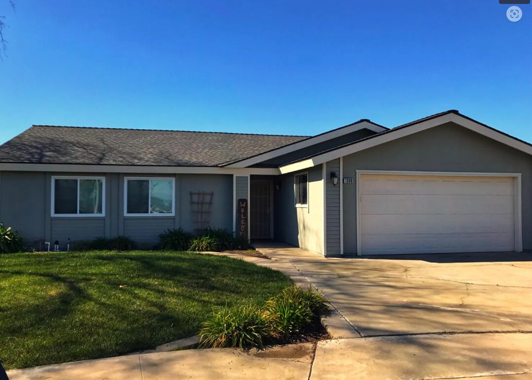 Foto principal - 1399 Stanford Pl