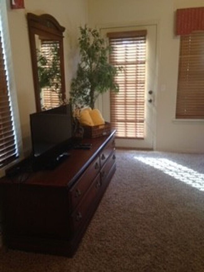 Foto del edificio - Furnished 1 bedroom 1 bath near Silver Dollar City Branson West, MO