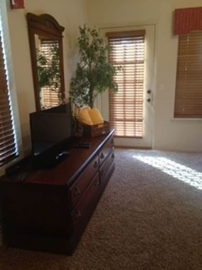 Building Photo - Furnished 1 bedroom 1 bath near Silver Dollar City Branson West, MO