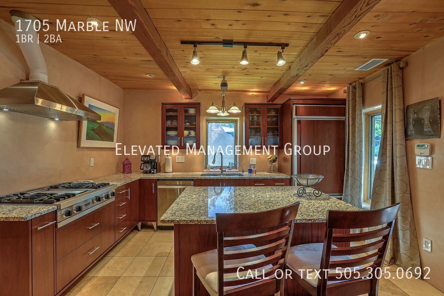 1 Bed, 1.5 Bath Glamorous Old Town Bungalo... House Rental in