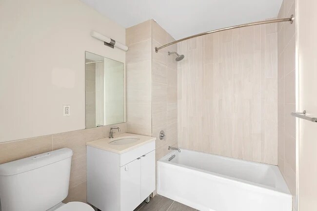 Baño - 2521 43rd Ave