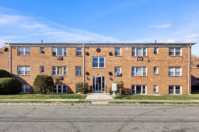 Building Photo - Brighton Court Apartments