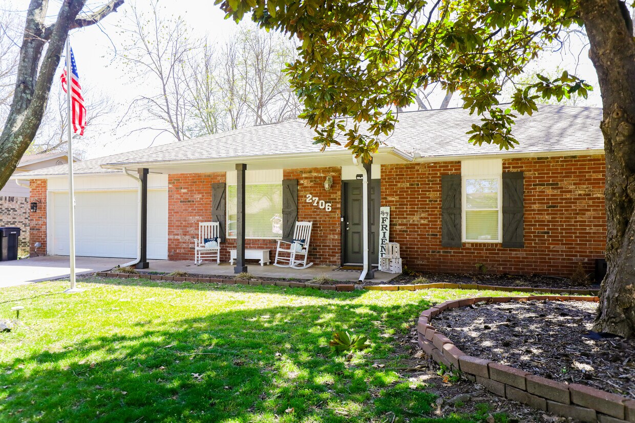 Primary Photo - 2706 W Gum St