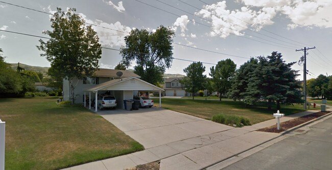 Building Photo - 484 Frontage Road