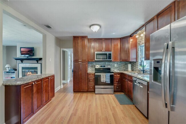 Building Photo - 508 S Montgomery Ave