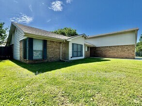 Building Photo - 2110 Oak Creek Cir