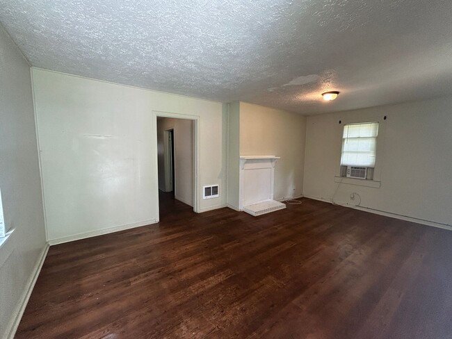 Foto del edificio - 405 Constantine Ave