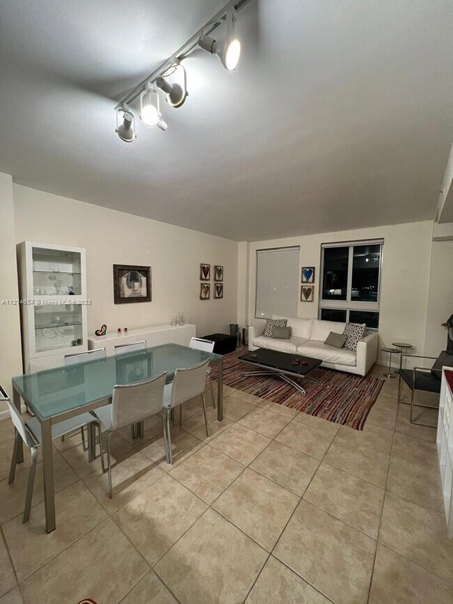 Foto del edificio - 7355 SW 89th St