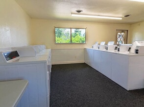 Building Photo - Eastland Apartments