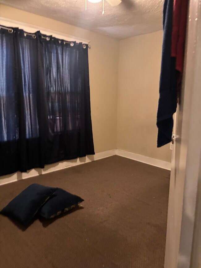 Dormitorio - 5557 Saint Louis Ave