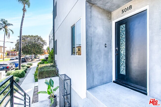 Foto del edificio - 5018 Pickford St