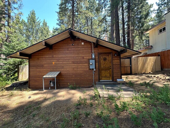 Foto del edificio - Fully Renovated 1 Bedroom Home - Across From the Meadow