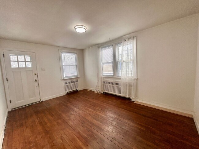 Building Photo - 126 Roselawn Ave