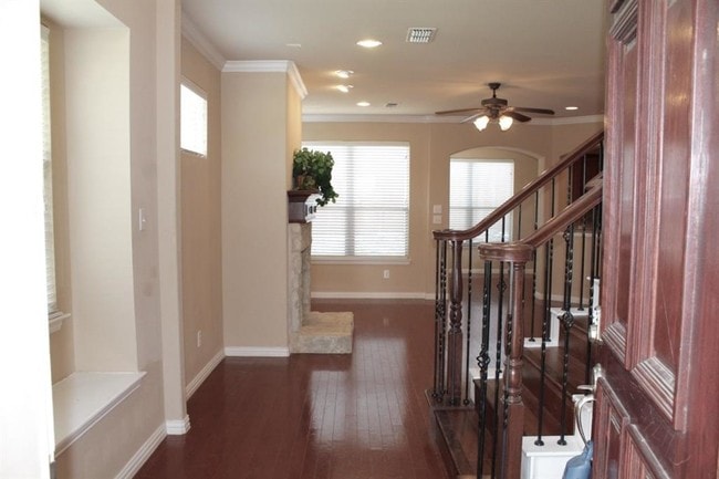 Building Photo - 9144 Cottonwood Village Dr