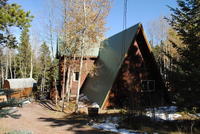 Building Photo - SHORT TERM!!!!!  Beautiful Home on top of ...
