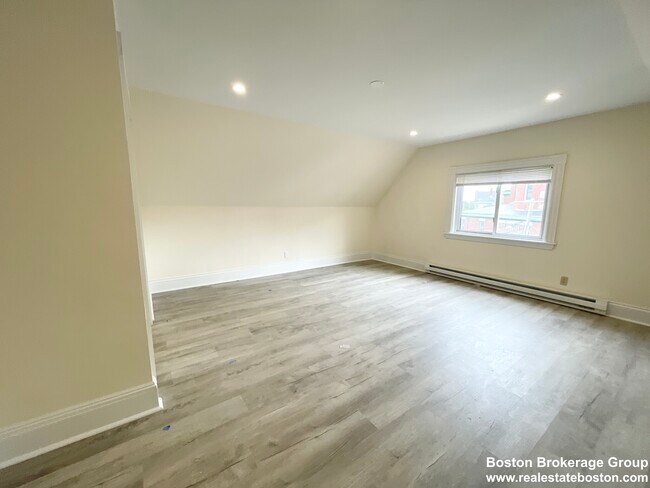 Foto del edificio - 72 Roseclair St