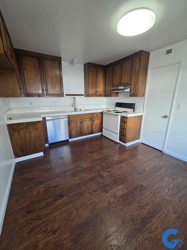 Building Photo - 3 bed/2 bath townhouse near Mesa College and USD