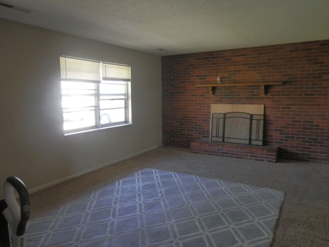 Foto del edificio - Quality 3 Bedroom 1.5 Bathroom Townhouse