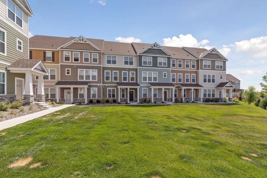 15471 Eames Way, Apple Valley, MN 55124 - Townhome Rentals