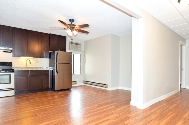 Building Photo - The Parkway Apartments