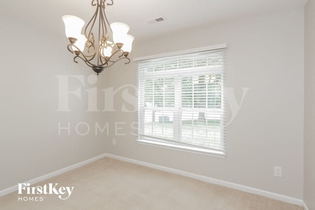 Foto del edificio - 109 Egerton Dr