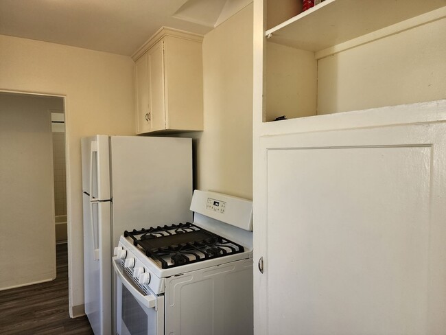 Building Photo - Coronado: Charming 2bd/1ba Village House w...