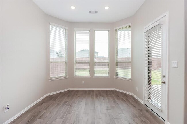 Foto del edificio - 7415 Saddle Tree Dr