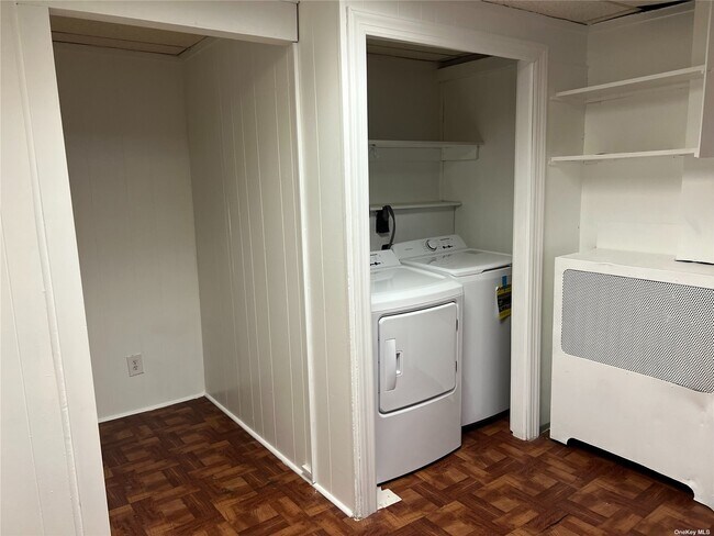 Building Photo - 760 Gardiners Ave