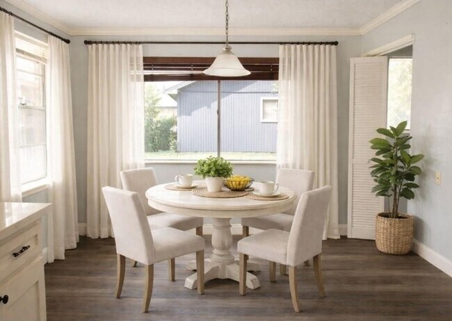 Foto del edificio - 1918 Crystal Springs Dr