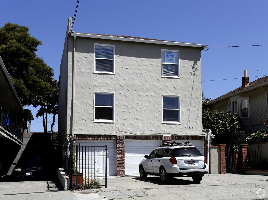 Building Photo - 776 59th St