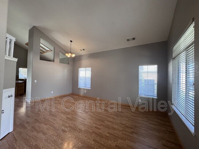 Foto del edificio - 10335 Point Reyes Cir