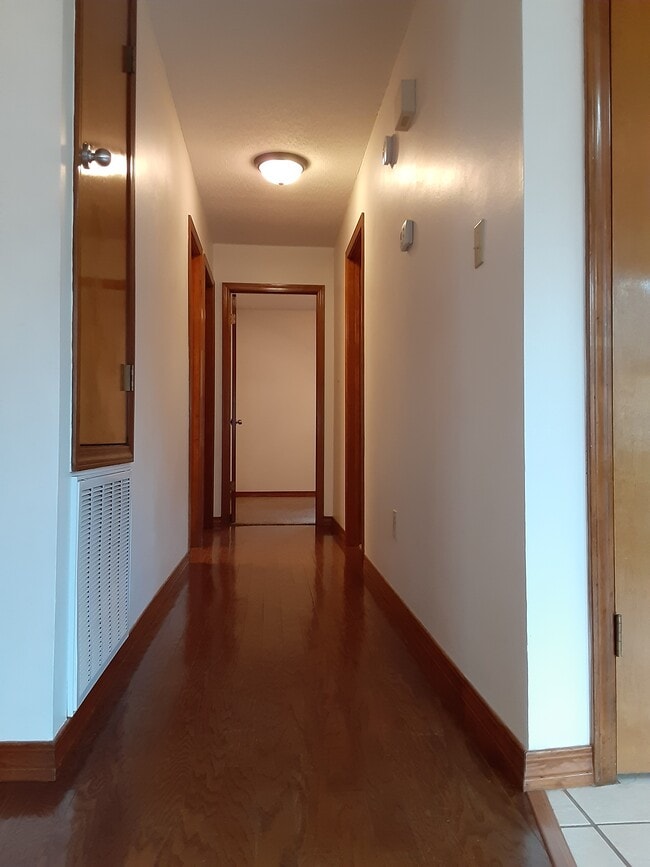 Building Photo - 1933 Estival St