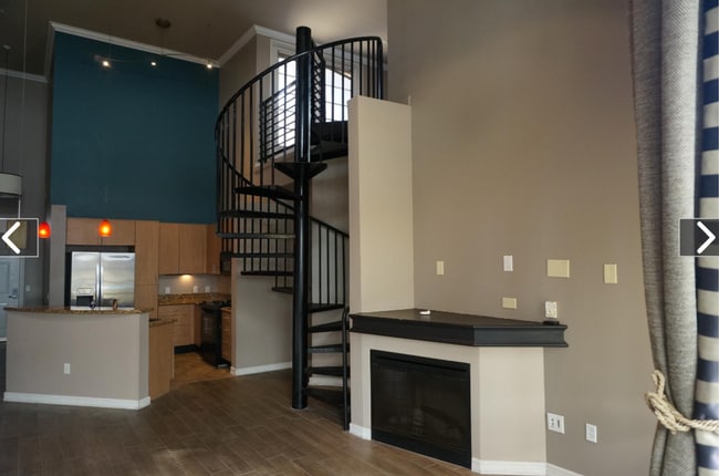 Building Photo - Spacious Condo in East Village area