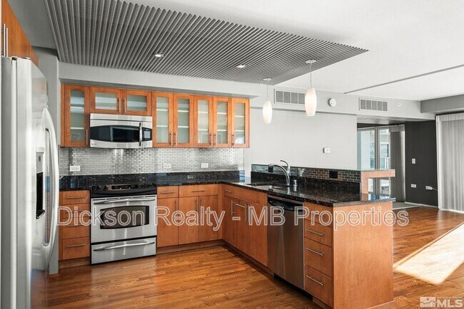 Building Photo - 255 N Sierra St