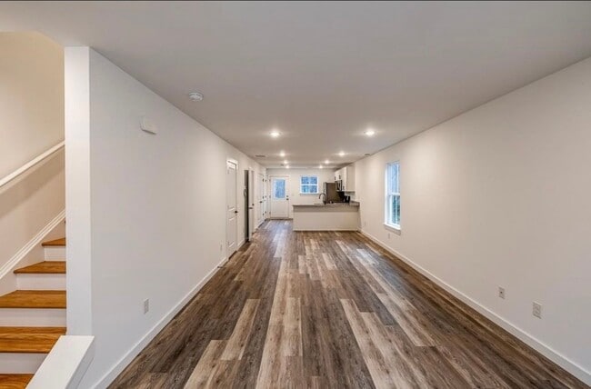 Building Photo - 267 Vanderbilt Rd
